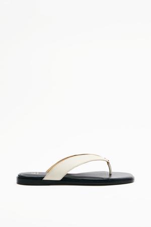 Płaskie sandały japonki Essential Fly ze skóry nappa