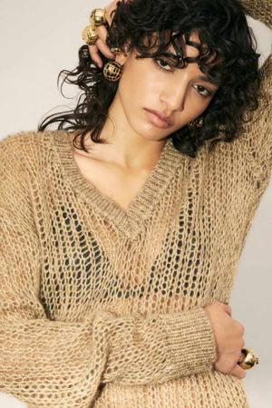 Sweter z siateczki z efektem lureksu