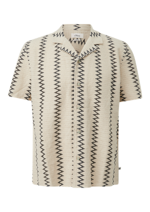 Resort Fit: Szydełkowa koszula we wzory