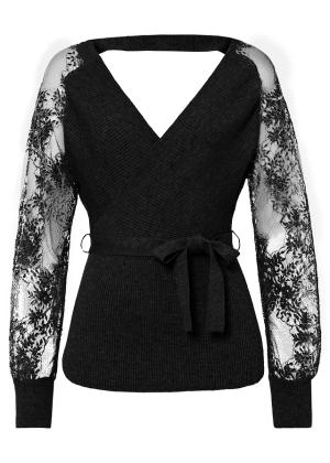 Sweter z cienkiej dzianiny z koronką