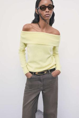 Sweter z odkrytymi ramionami