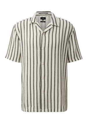 Resort Fit: strukturalna koszula
