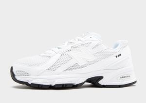 New Balance 740