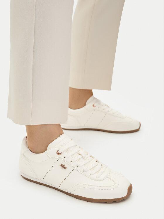 Białe klasyczne sneakersy czyste