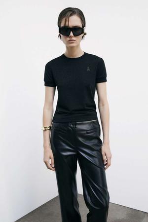 T-shirt z cienkiej dzianiny z logo ze strassami
