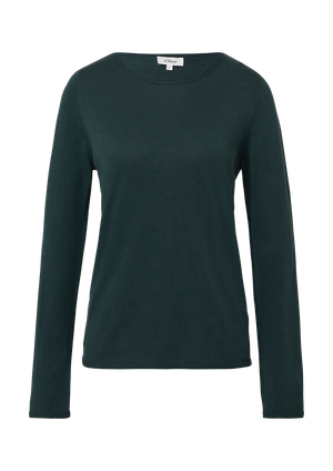 Sweter z miękkiej, cienkiej dzianiny z podwiniętymi brzegami