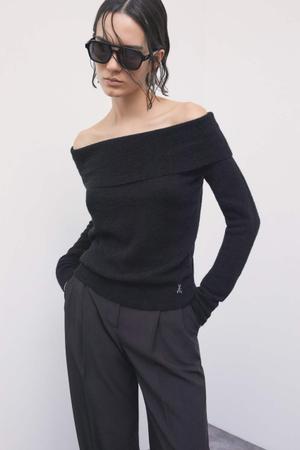 Sweter z odkrytymi ramionami