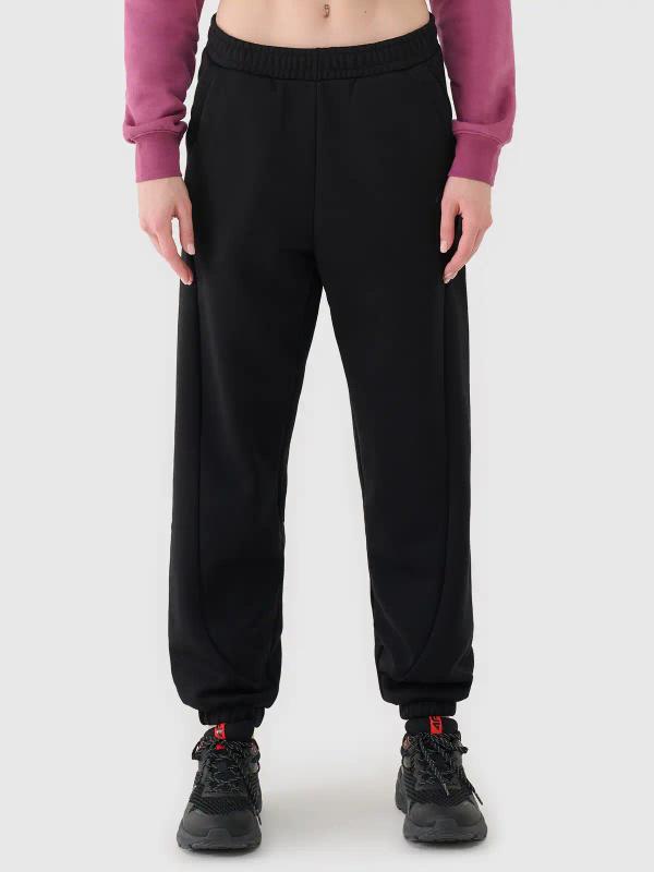 4F spodnie typu jogger z ozdobnymi przeszyciami 4FWAW25TTROF1205 czarne (L)