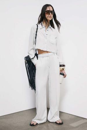 Jeansy wide leg z lekkiego denimu